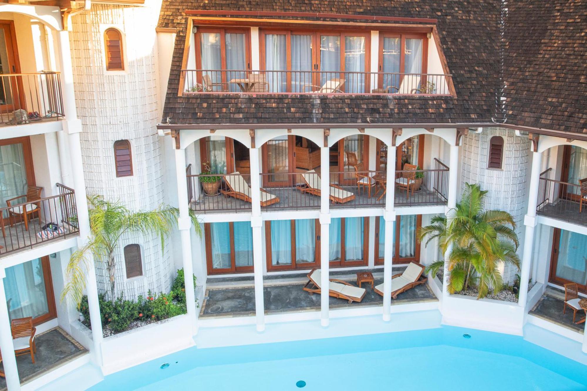 Suite quadruple avec accès à la piscine